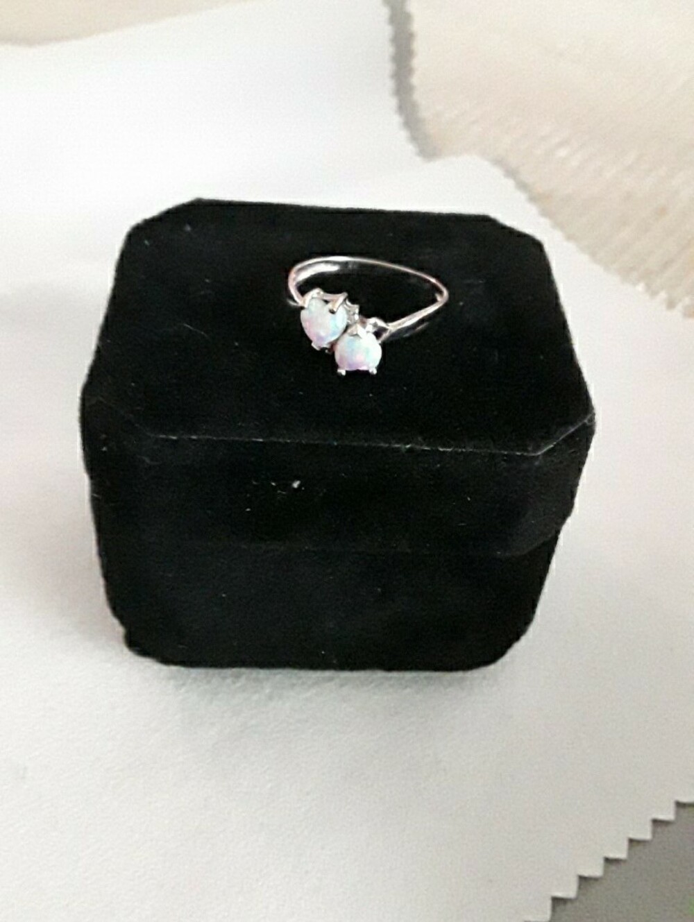 10k white gold double heart opal ring
